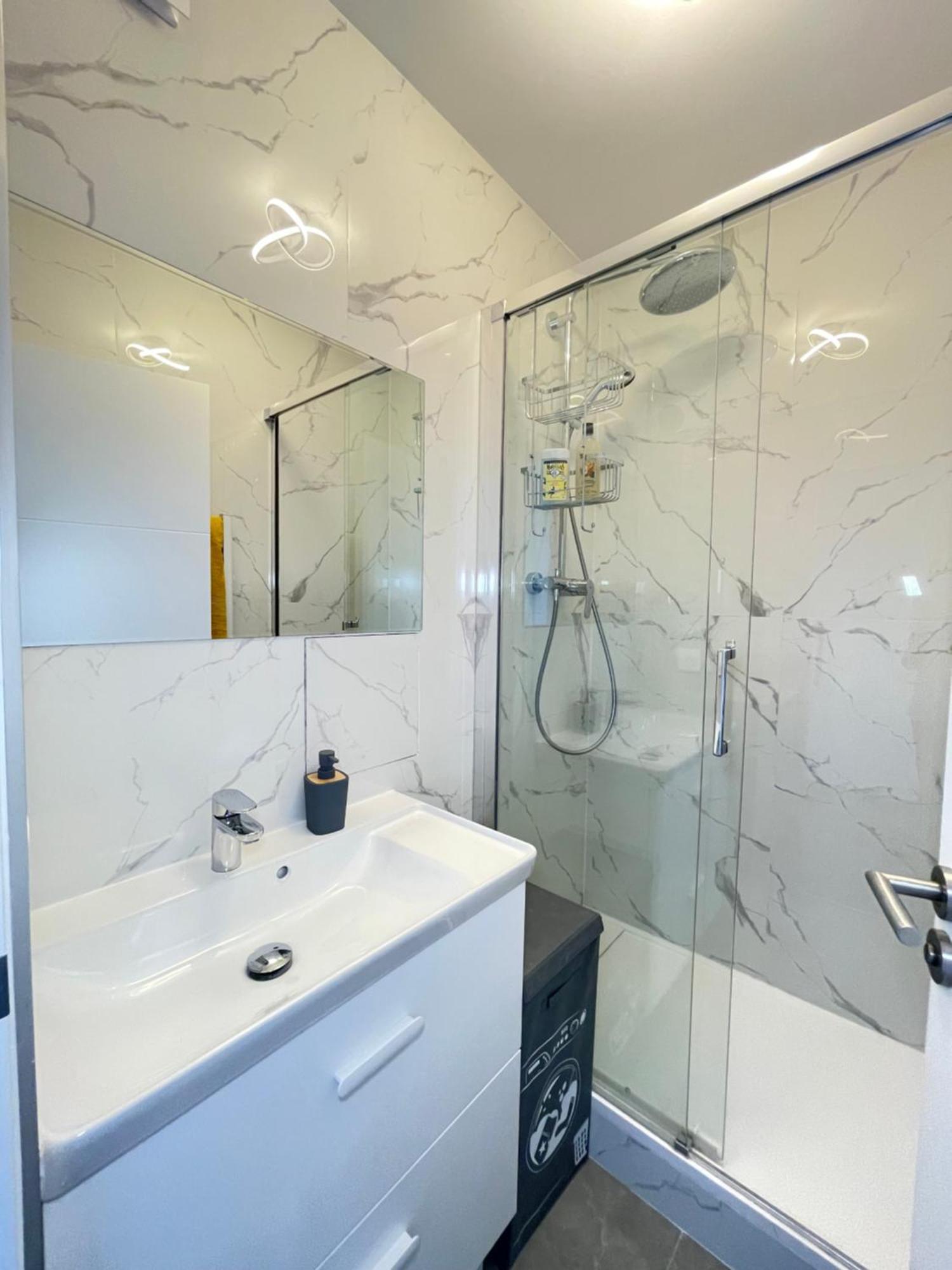 Paris Pantin Magnifique Appartement 4 Pieces De 108M2 Avec 2 Parking Interieur - Tres Cosy Pour 1 A 12 Personnes - Entierement Refait A Neuf Entire Apartment Luxurious And Warm - Pantin Paris 19 Eme Free Wifi Gratuit Екстер'єр фото